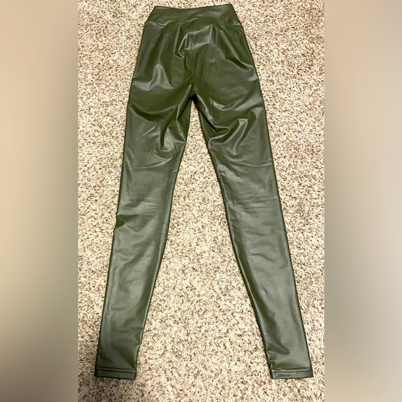 OFFLINE By Aerie Olive Green Faux Leather Leggings Size XS EUC . - Picture 4 of 6